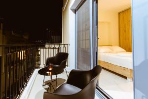 Balkón nebo terasa v ubytování Emeli Suites