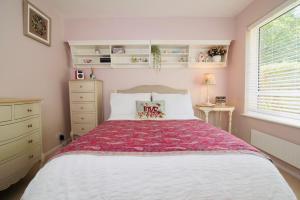 Fotografie z fotogalerie ubytování Aston Henry James Stunning one bedroom apartment in Royal Windsor v destinaci Windsor