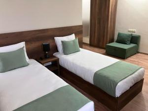Postel nebo postele na pokoji v ubytování Hill Hotel