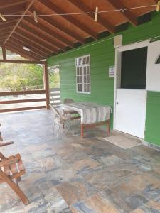 Ban công/sân hiên tại Seawind Cottage- Traditional St.Lucian Style