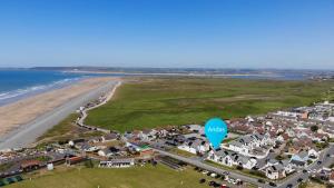 A bird's-eye view of Footsteps to the beach, Seaviews & Beautiful Sunsets