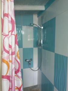 Phòng tắm tại Seawind Cottage- Traditional St.Lucian Style