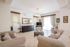 Istumisnurk majutusasutuses Luxury Villa Vanato & Pool