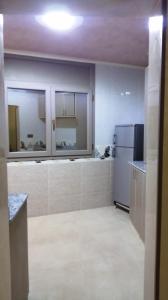 een grote keuken met een koelkast in de kamer bij شقق فندقية بن خليل /hôtel appartements Bin khlil in Tan-Tan