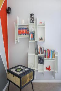 Knihovna v apartmánu
