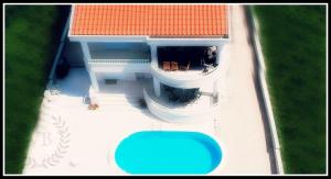 an overhead view of a building with a swimming pool at Villa Bella By The Sea - Heated Pool, Jacuzzi, Sauna in Kožino