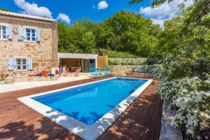 an external view of a villa with a swimming pool at Villa Bell Aria in Grižane