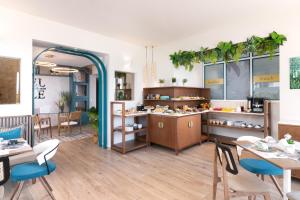 A kitchen or kitchenette at ELLE Rooms & Suites