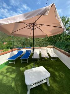 The swimming pool at or close to Villa Maremonti - con 3 piscine