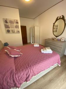 A bed or beds in a room at Villa Maremonti - con 3 piscine