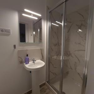 Ванная комната в Hostal Vara Madrid