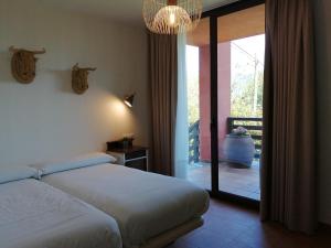 Postel nebo postele na pokoji v ubytování Apartamentos Rurales El Mirador de San Juan + 37 fotografií
