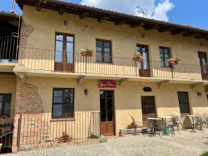 a building with tables and chairs in front of it at La Corte del Barbio in Aramengo