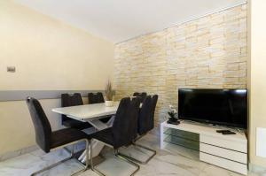 Μια τηλεόραση ή/και κέντρο ψυχαγωγίας στο Villa NoviSol