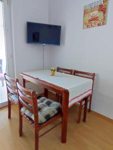 TV a/nebo společenská místnost v ubytování Kaštelina apartments