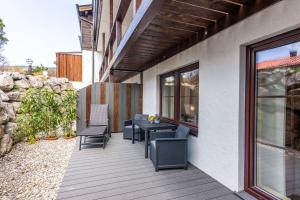 Posezení v ubytování Das Maximilian - Feines Landhotel am Schliersee