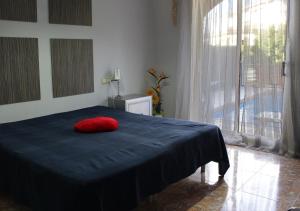 Posteľ alebo postele v izbe v ubytovaní Casa La Luna Cambrils + 23 fotografií
