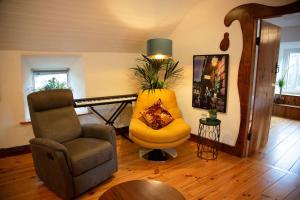 Cosy Apartment/ Explore The Area/Enjoy our Pub的休息区