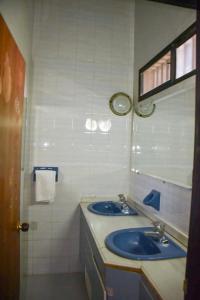 A bathroom at Villa Luz