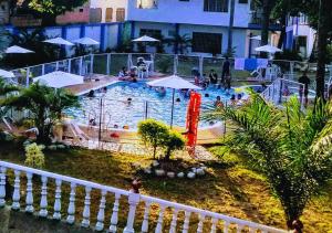 Bazén v ubytování Hotel villa de Rauzan nebo v jeho okolí