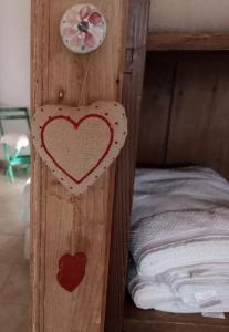 a wooden bunk bed with a heart on the door at Pampa y Saboya in Villa Elisa