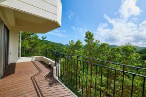 a balcony with a view of the mountains at HOTEL天 -Tin- in Ujimi