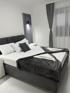 A bed or beds in a room at Apartments MASIMO