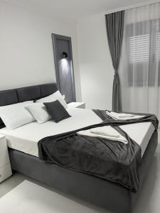 Postel nebo postele na pokoji v ubytování Apartments MASIMO + 37 fotografií