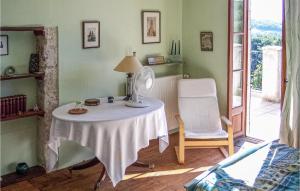 Χώρος καθιστικού στο Lovely Home In Cauzac With Kitchen +13 φωτογραφίες