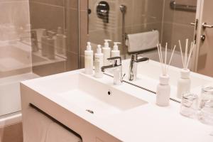 Koupelna v ubytování One Suite Hotel