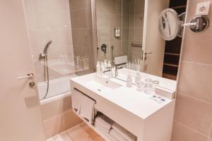 Koupelna v ubytování One Suite Hotel