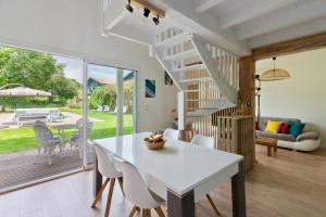 a dining room with a white table and chairs at Séjour et Forme Route de Biarritz in Arbonne
