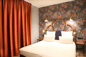 Säng eller sängar i ett rum på Hotel André Latin