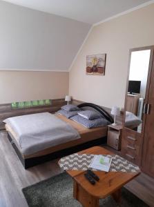 Posteľ alebo postele v izbe v ubytovaní Fónagy Apartmanok