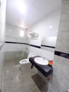 Phòng tắm tại HANZ Dai Hai Hotel