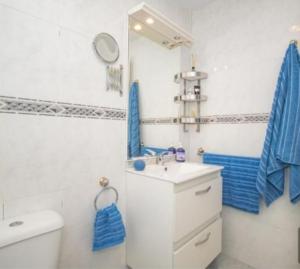 A bathroom at La duquesa