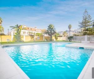 The swimming pool at or close to La duquesa