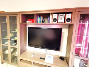TV a/nebo společenská místnost v ubytování Scala dei Turchi Apartment