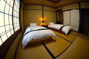HA-MON Slope Side Hotel and Private Chalet客房内的一张或多张床位