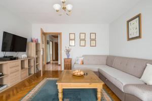 Televízia a/alebo spoločenská miestnosť v ubytovaní Holiday home Goranka