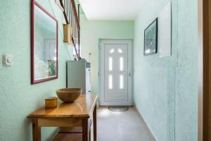 Televízia a/alebo spoločenská miestnosť v ubytovaní Holiday home Goranka