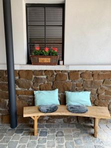 a wooden bench sitting in front of a brick wall with a window at Vélo 94 in Geel