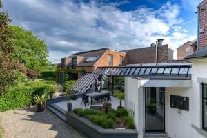 an external view of a house with a patio at Rue Haute by M&M 4 sterren bed en breakfast vlakbij Maastricht in Eben-Emael
