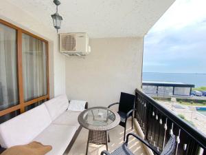 Balkón alebo terasa v ubytovaní Tryavna Beach - Private Apartment - BSR