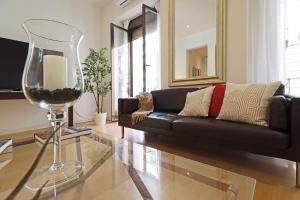 A seating area at Chueca Jacuzzi