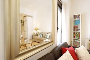 A seating area at Chueca Jacuzzi