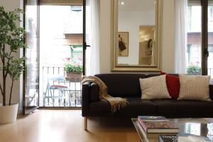 A seating area at Chueca Jacuzzi