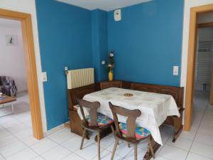 Ruang duduk di Maison bleue Petermann