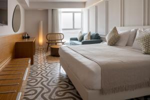 Кровать или кровати в номере Noga by Isrotel Collection - The Renewed Ganim Hotel