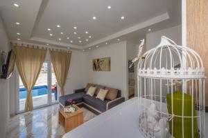 Χώρος καθιστικού στο Holiday home Dusak with swimming pool and jacuzzi